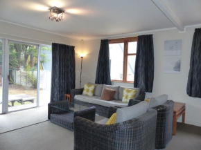 Snowed Inn - Ohakune Miro Holiday Home
